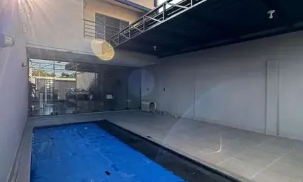Imperdível! Casa com 3 Suítes na Vila Tibério em Ribeirão Preto-SP, 250m², 6 vagas de garagem. Venha conferir!