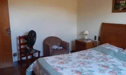 Casa à venda em Ribeirão Preto-SP, Parque dos Bandeirantes: 3 quartos, 1 suíte, 2 salas, 2 banheiros, 3 vagas, 204m².