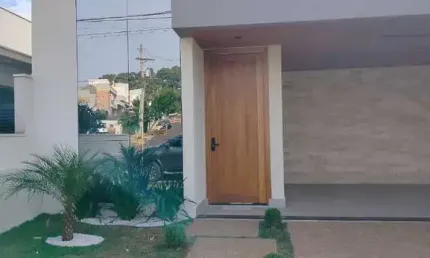 Casa de Alto Padrão em Condomínio - com 3 Suítes no Jardim Valencia, Ribeirão Preto-SP: 156m², 4 Vagas de Garagem