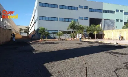 Galpão Comercial com 3 Salas, 4 Banheiros e 10 Vagas de Garagem em Cravinhos-SP - 1.550,00 m² de Área