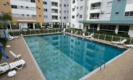 Já pensou em morar num apê pronto, moderno, mobiliado com elegância e num condomínio estilo resort?