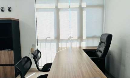 Sala Comercial Mobiliada + Garagem no Kobrasol – Pronta para Atender seus Clientes!