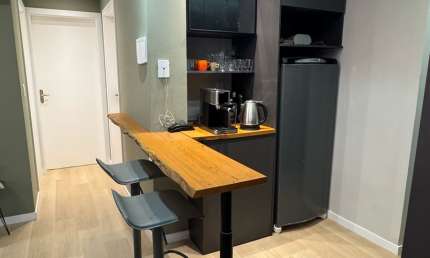 2 quartos, 1 vaga, elevador, mobiliado no bairro Abraão, Floripa