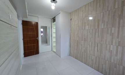 Apartamento com suíte e mobilia por de R$ 399 mil perto do Campeche!