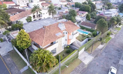 Casa de Esquina - 313m² - Terreno 540m² - Pilarzinho