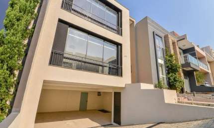 Casa NOVA em condomínio - 327m² privativo - 4 vagas