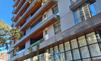 Apartamento Semi mobiliado Batel 3 suítes - 3 vagas - 151m² privativo