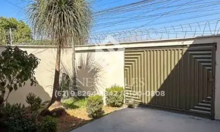 LINDA CASA COM 3 QUARTOS SENDO 1 SUÍTE NO CENTER VILLE