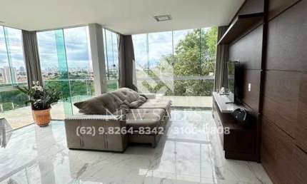 Sobrado com 3 Apartamentos - 3 Andares - Garagem coberta