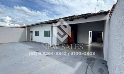 Casa com Piscina e Churrasqueira - 3 Quartos sendo uma Suíte