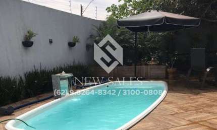 Casa com 3 Quartos sendo uma suíte e Localização privilegiada !!