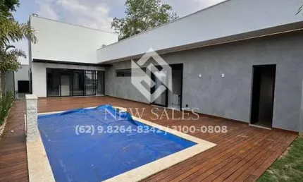 Casa Térrea de Alto Padrão no Cond. do Lago com 3 Suítes e Piscina