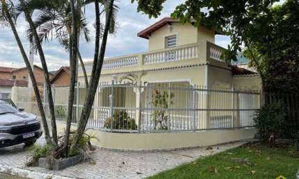 Casa com 4 dorms, Solemar, - Linda - Isolada - Esquina!! - Cód: ACT2632