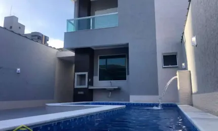 Sobrado novo - impecável com 3 suítes - piscina e churrasqueira à carvão!