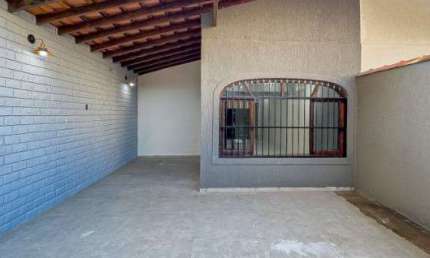 Linda Casa Térrea Geminada Reformada - Aceita Financiamento Bancário!