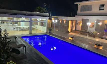 Flórida - Casa de Alto Padrão, 05 dorms, 08 vagas, 768 m2