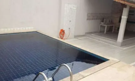Sobrado de Condomínio com 2 dorms - Piscina - Lado Praia! Financia!