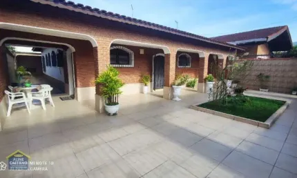 Casa Térrea Isolada com Edícula - 4 dorms no Total! 6 vagas de garagem!