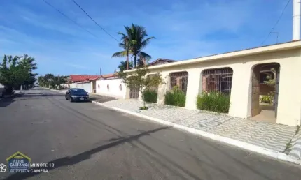 Casa térrea isolada com edícula - 4 dorms no total! 6 vagas de garagem!