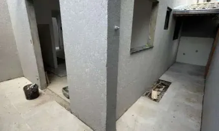 Casa de condomínio, 2 dorms , sobresposta alta com quintal apenas r$250 mil !!!