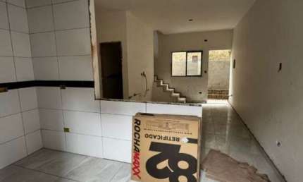 Linda Casa de Condomínio Térrea - Nova e Financia! 2 dorms 1 suíte!