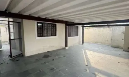 CASA ISOLADA, 2  DORMS + EDÍCULA COM BANHEIRO, QUINTAL SUPER ESPAÇOSO APENAS R$445 MIL.