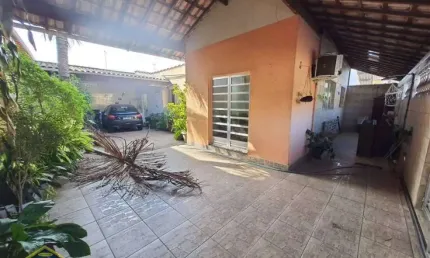 CASA 2 DORMS, QUINTAL SUPER ESPAÇOSO, 4 VAGAS DE GARAGEM R$335 MIL!!!