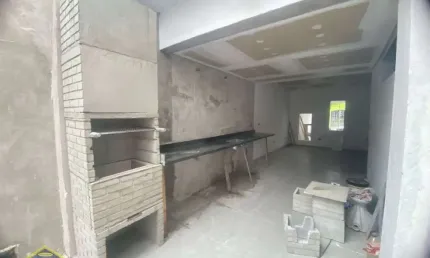 Casa Geminada com 3 suítes - 2 vagas - Reformada! Financia ou Parcele Direto!