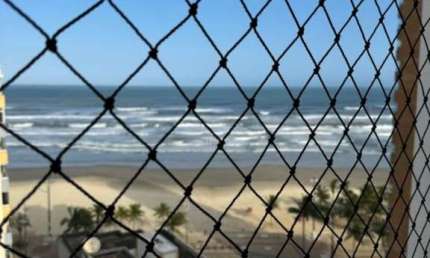 APTO 2 DORMS 1 SUÍTE , SACADA COM VISTA MAR, UMA QUADRA DA PRAIA APENAS R$395 MIL.