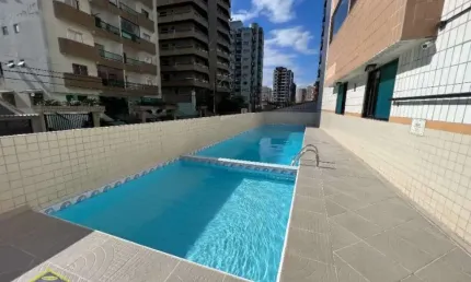 Apto 1 dorm, reformado, piscina, 300 metros da praia apenas r$265 mil.