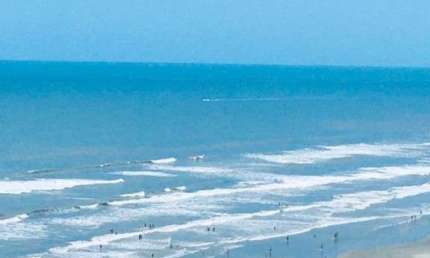 EMPRENDIMENTO FRENTE MAR, SACADA COM UMA BELA VISTA , ANDAR ALTO , MOBILIADO.