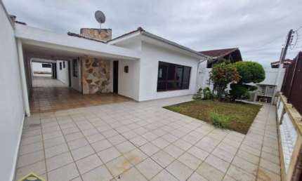 Linda Casa Térrea Isolada em localização estratégica! Podendo ser Comercial ou Residencial!