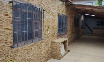 Casa Térrea Geminada com 2 dorms 4 vagas de garagem! Financia!