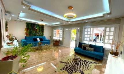 Maravilhosa Casa com 4 suítes - Piscina e Churrasqueira a Carvão! Financia!