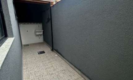 Linda Casa Térrea de Condomínio com 1 dorm! Financia! Quintal Privativo!