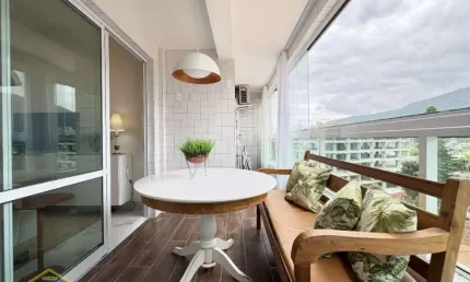 Apartamento Mobiliado em Prédio Frente Mar - Com lazer e Varanda Gourmet!