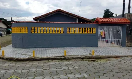 Casa térrea de esquina com 2 dorms 8 vagas de garagem - financia!!