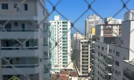 Apto 03 dorms, 02 vagas demarcadas , 300 mts da praia
