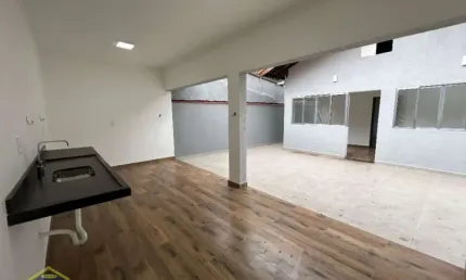 Oportunidade!! Casa isolada com edicula, 04 dorms!!