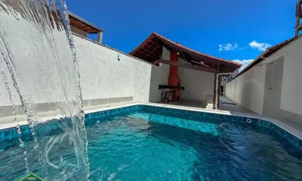 Linda casa térrea com piscina e espaço gourmet com churrasqueira a carvão!