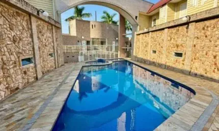 Casa de condomínio 02 suítes, 02 vagas privativas, 117 m2  570 mil