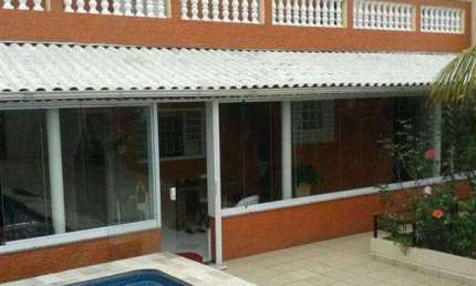 Sobrado com 4 dorms, Ocian, Praia Grande! Financia!! Oportunidade!!