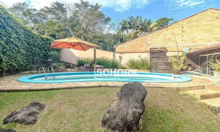Casa com 3 dormitórios à venda, 220 m² por R$ 795.000,00 - Badenfurt - Blumenau/SC