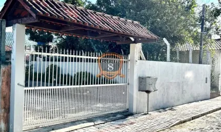 Casa com 01 dormitório em ótima localização no bairro de bombas - bombinhas-sc
