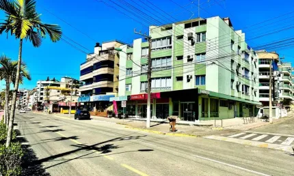 Praia de Bombas - 03 quartos na avenida - 50 metros do mar