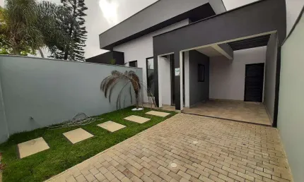 Imóvel de Alto Padrão em Itanhaém – Casa com Piscina, Área Gourmet e 3 Quartos a 1.000m da Praia!