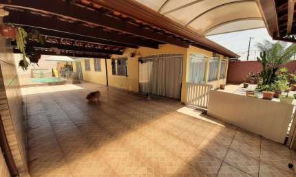 Casa Isolada à Venda em Mongaguá - Próxima à Praia e com Piscina Privativa!