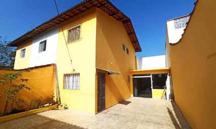 Sobrado à Venda em Mongaguá – Vila Atlântica com 2 Dormitórios, Churrasqueira e 3 Vagas
