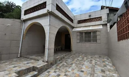 Casa à venda em mongaguá, plataforma i, com 2 quartos, com 82.82 m²