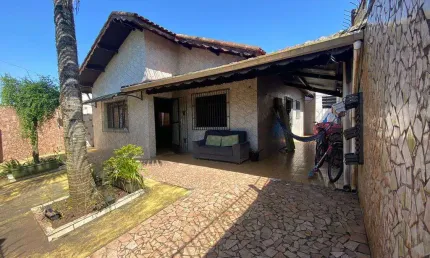Casa com edícula e suíte à venda no litoral – ideal para moradia ou investimento
